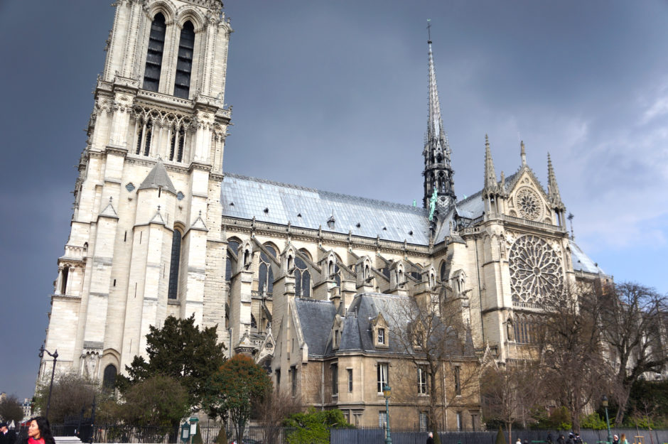 Historias de arte política y revolución alrededor de Notre Dame Crea