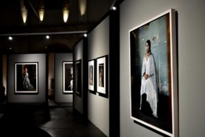 Israel-Esparza-2-Vogue-Like-a-Painting-museo-franz-mayer-crea-cuervos