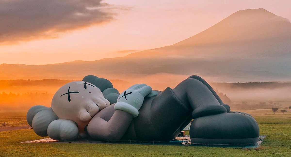 kaws-holiday-de-brian-donelly-japan-nk7