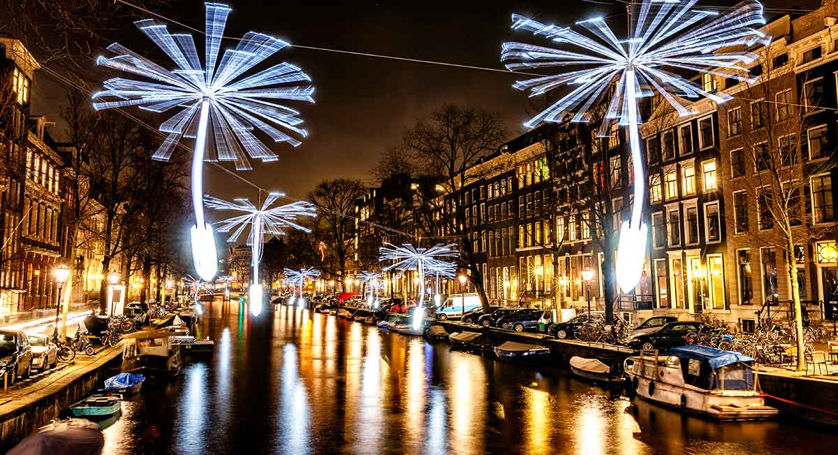 'Amsterdam Light Festival', la exposición que ilumina los canales de la