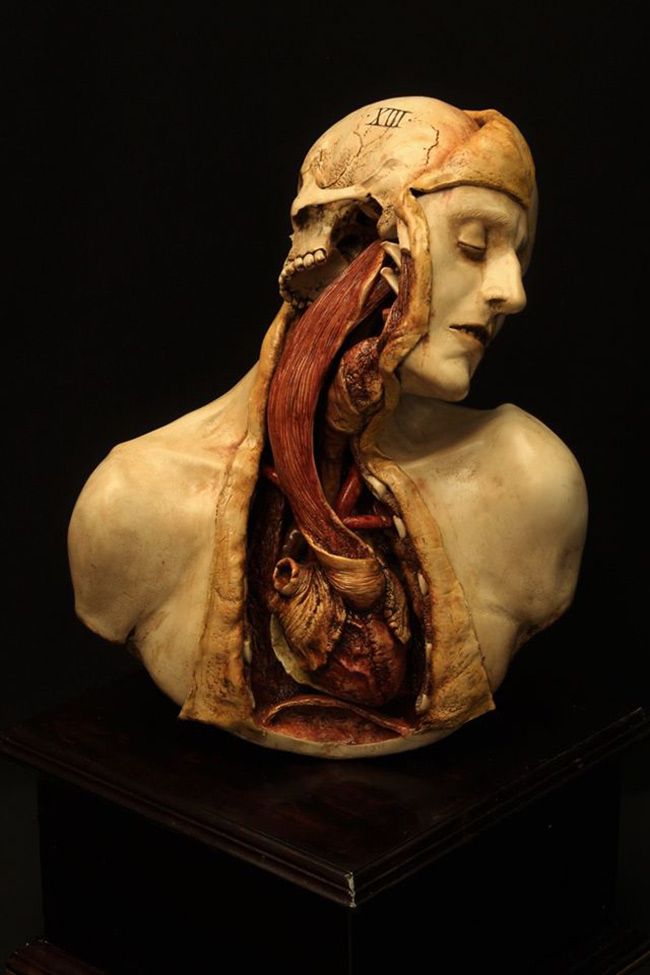 tetrica-y-macabra-escultura-de-emil-melmoth