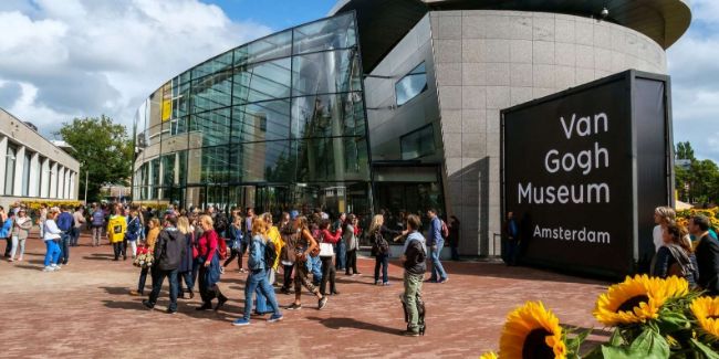 colaboracion-entre-el-museo-van-gogh-y-heineken