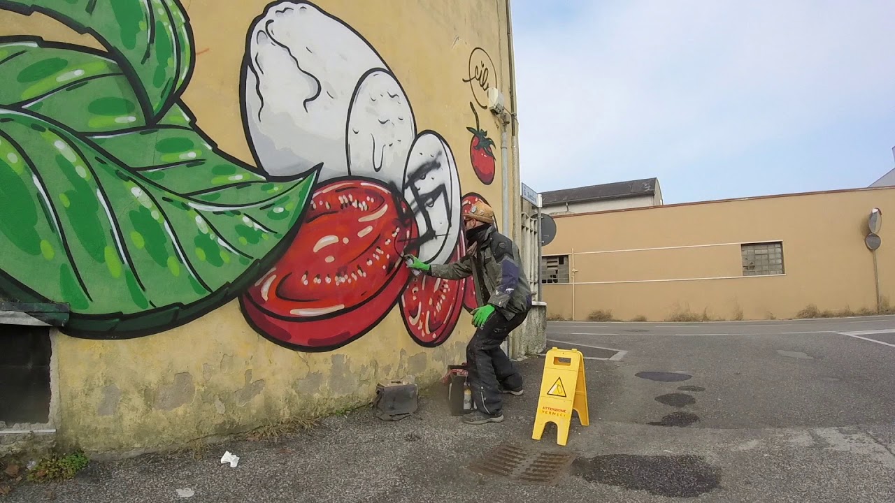 Comida vs Odio. CIBO, el artista urbano que combate el racismo. 