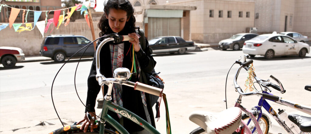 pelicula-cine-wadja-y-la-bicicleta-verde